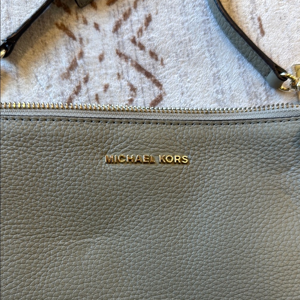 Michael Kors Olive Green Crossbody Bag - Picture 2 of 7